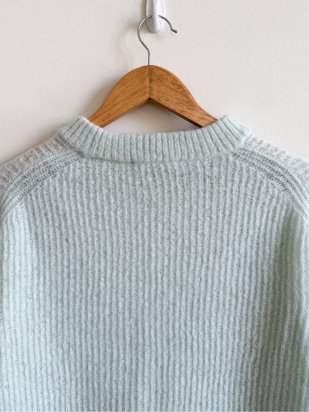 EVERLANE • The Oversized Alpaca Crew in Mint - Picture 8 of 10